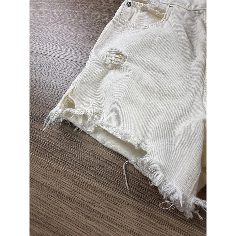 We The Free Free People Makai Cutoff Distressed Shorts Size 26 off White